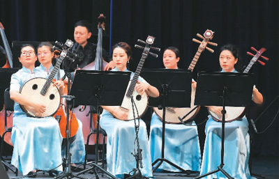 《江山如画》民族音乐会在莫斯科大剧院演出。 　　亚历山大摄（新华社发）